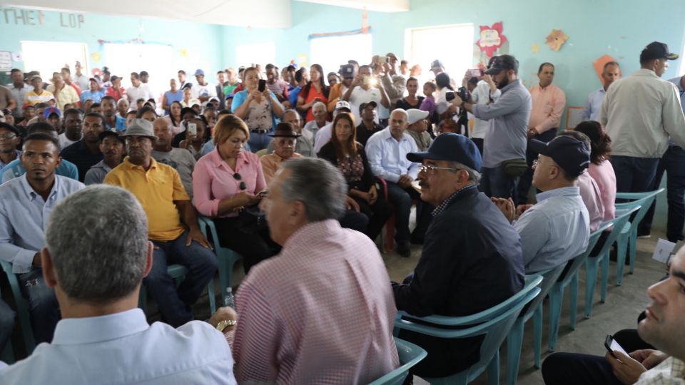 Danilo Medina: "Vengo a oír, para que no me digan que las cosas están hechas sin estarlo"