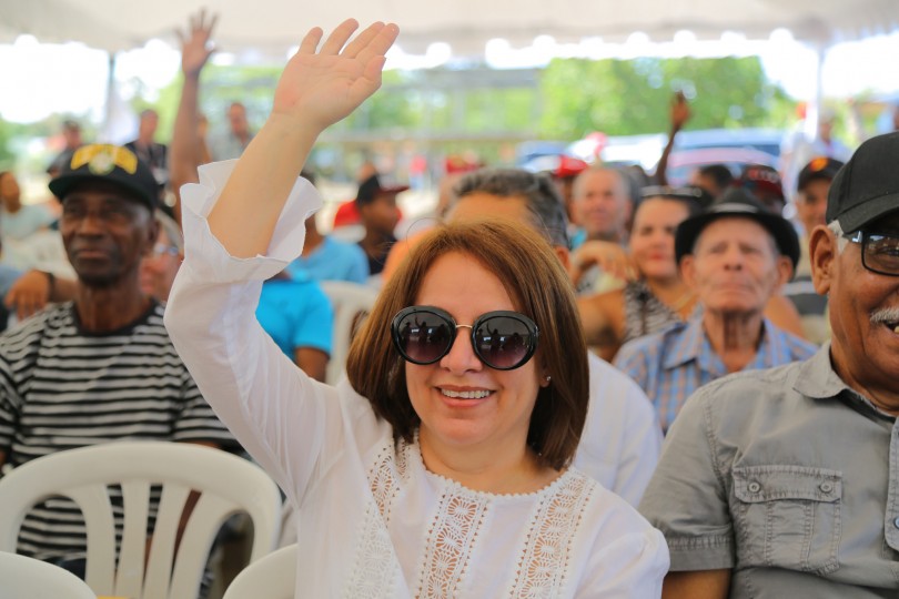 Danilo fomenta exportación mango banilejo. Pequeños productores reciben apoyo para empacadora