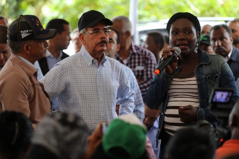 Gente de Hato Mayor recibe apoyo de Danilo para titulación y aumentar producción cacao y chinola