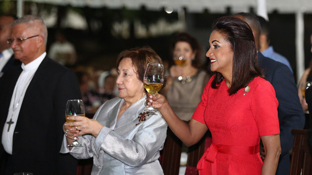 Cándida Montilla, cena-concierto, Pan y Vino, Iglesia Católica