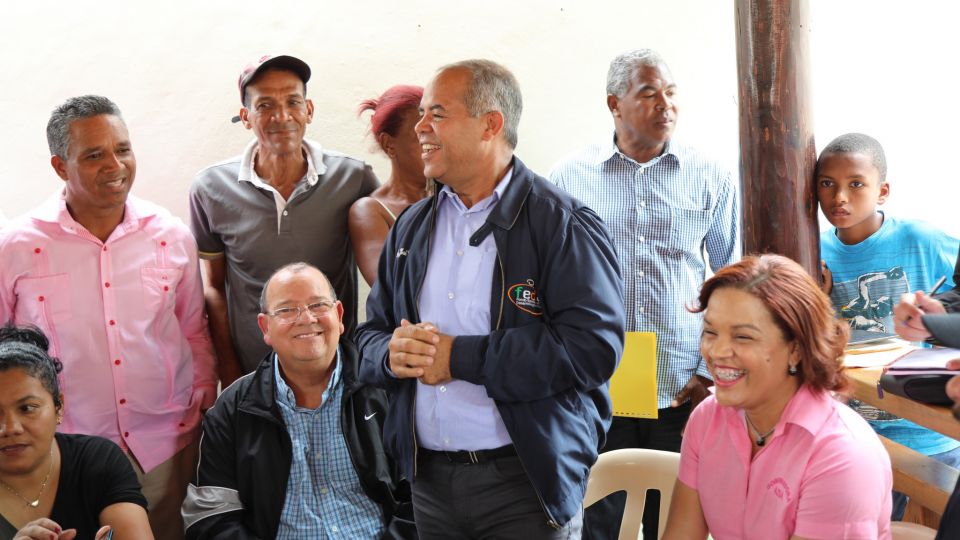 Danilo se reúne con ganaderos y caficultores de Las Yayas de Azua