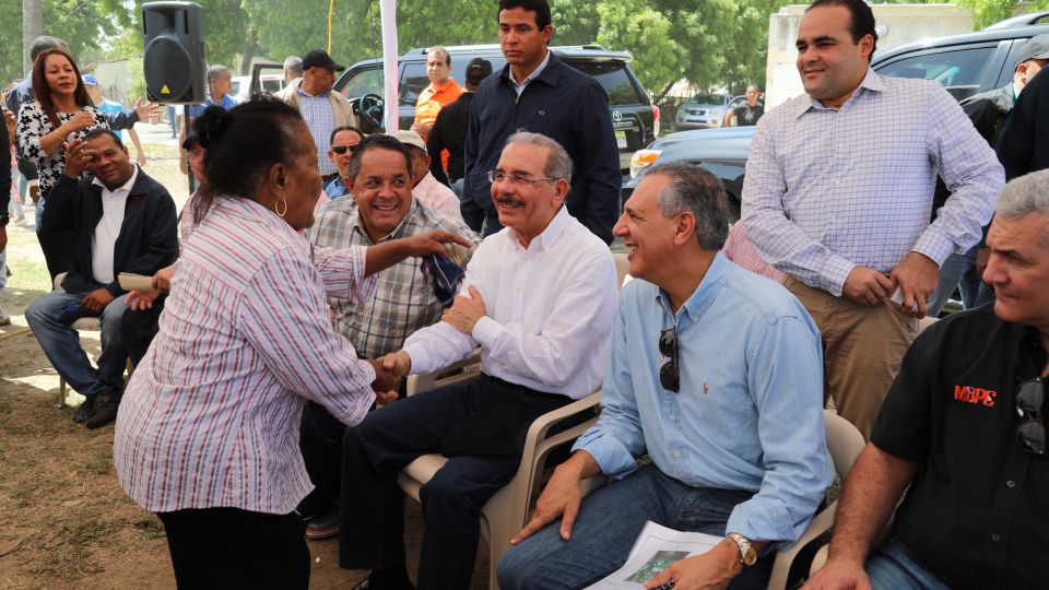 A Cristóbal, en Independencia, Danilo llevó hoy el inicio de una mejor vida para su gente