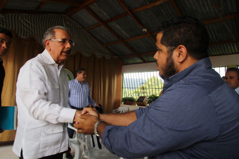 Danilo Medina lleva apoyo y alegría a productores de aguacate de El Pinar de Ocoa