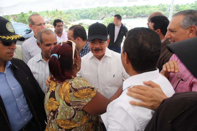 Danilo lleva apoyo a pescadores de Boca de Yuma. Instruye impulsar turismo y pesca