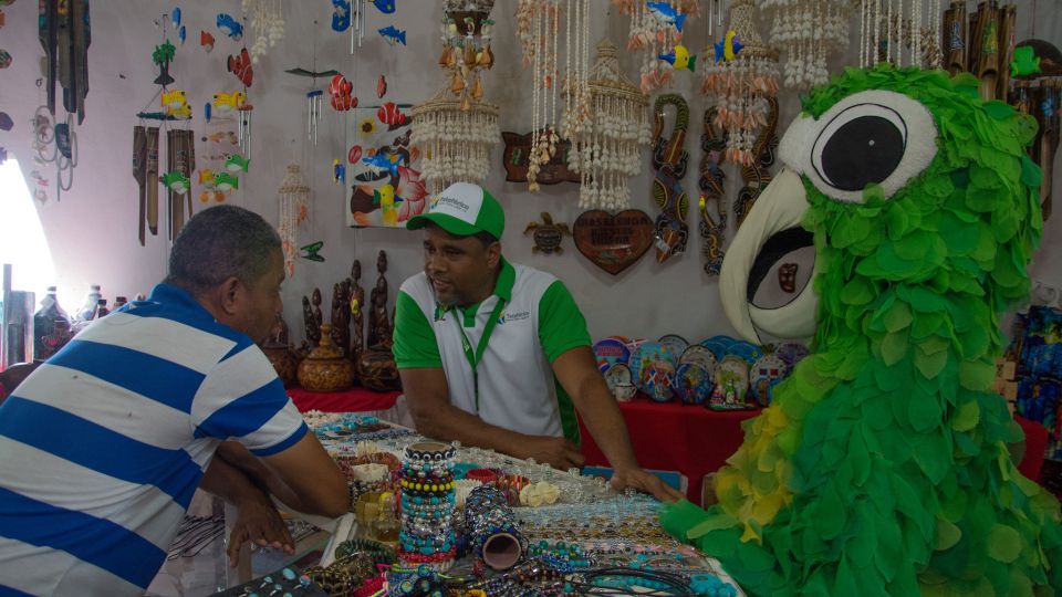 ENTRETENGO LOS TURISTAS