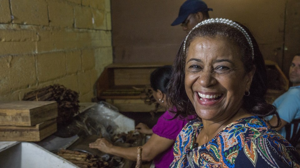 Mujeres Que Fabrican Cigarros