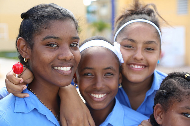 Padres, estudiantes y profesores de Villa Tropicalia reciben con alegría su nueva escuela