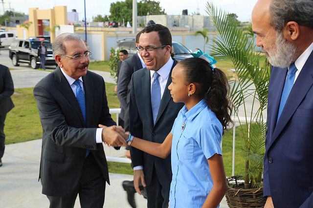 Danilo entrega escuela 