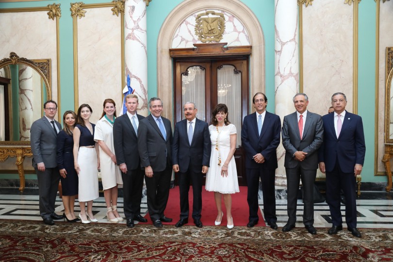 Foto de Familia en Salón de Embajadores