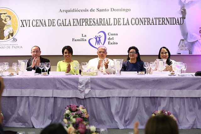 Primera Dama asiste a XVI Cena de Gala Empresarial de la Confraternidad, de la parroquia San Antonio de Padua