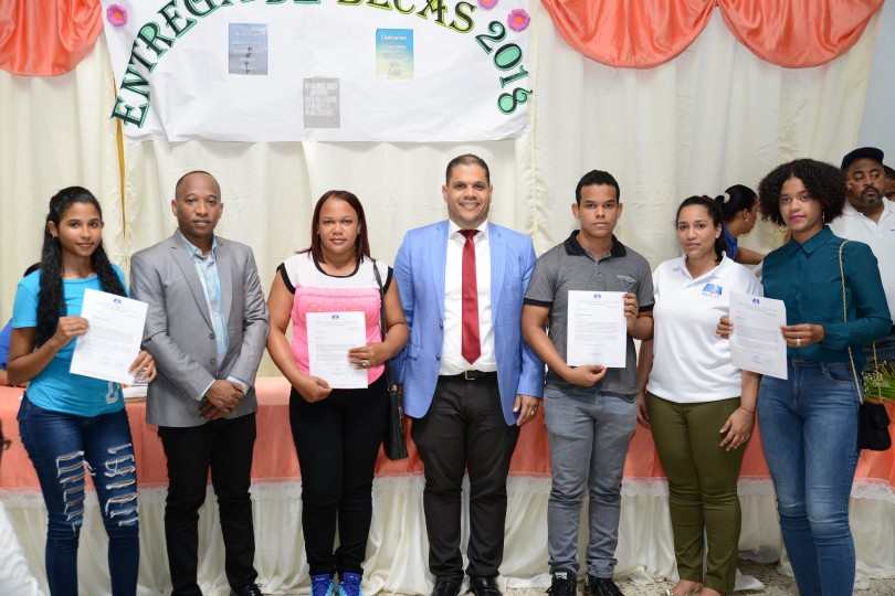 Entrega de becas en Hacienda Estrella