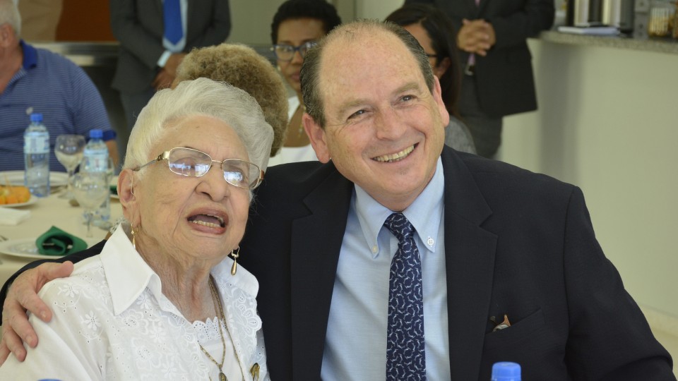 Embajador Israel en RD visita Centro Atención Adulto Mayor Ciudad Juan Bosch