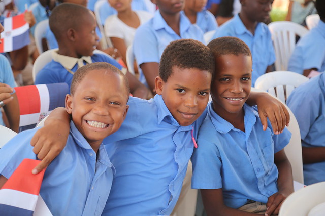 Entrega, Inauguración de escuela 