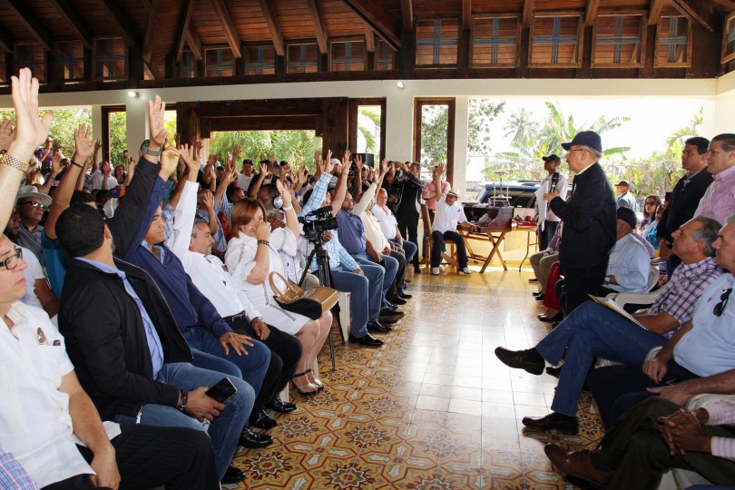 Diálogo entre productores de cigarro y presidente de la República