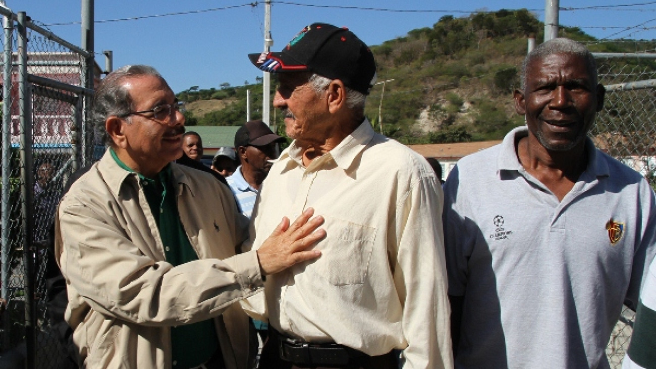 Danilo Medina y productores de plátanos 