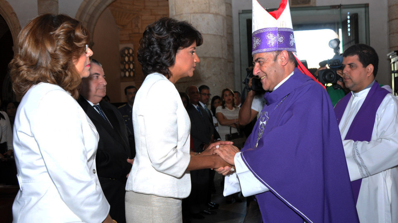 Primera dama, Cándida Montilla de Medina.