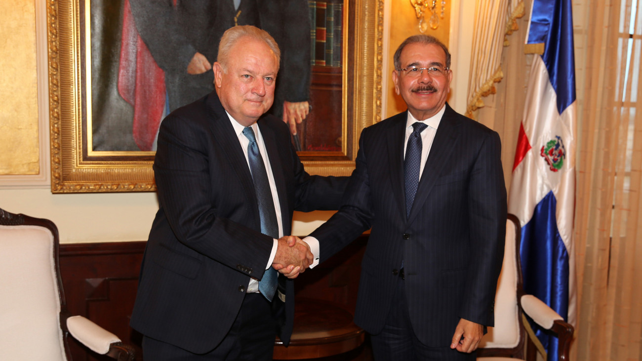 Presidente Danilo Medina y Enrique J. Egloff, presidente de la Federación de Cámaras y Asociaciones Industriales de Centroamérica y República Dominicana