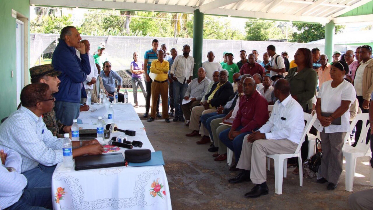 Encuentro con habitantes de Hondo Valle y Juan Santiago