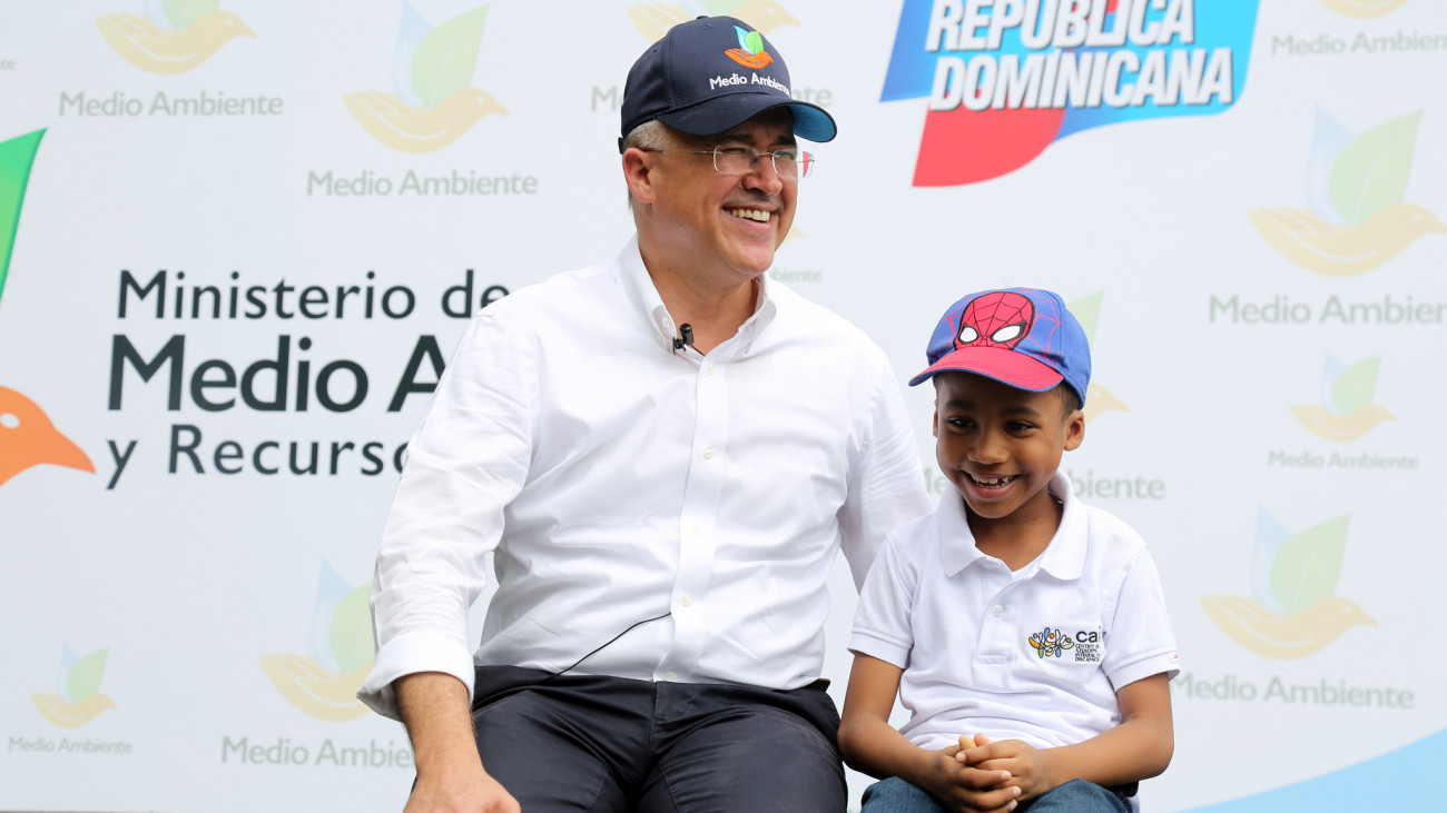 Niños del CAID inauguran Mes de la Reforestación en jornada del Ministerio Medio Ambiente