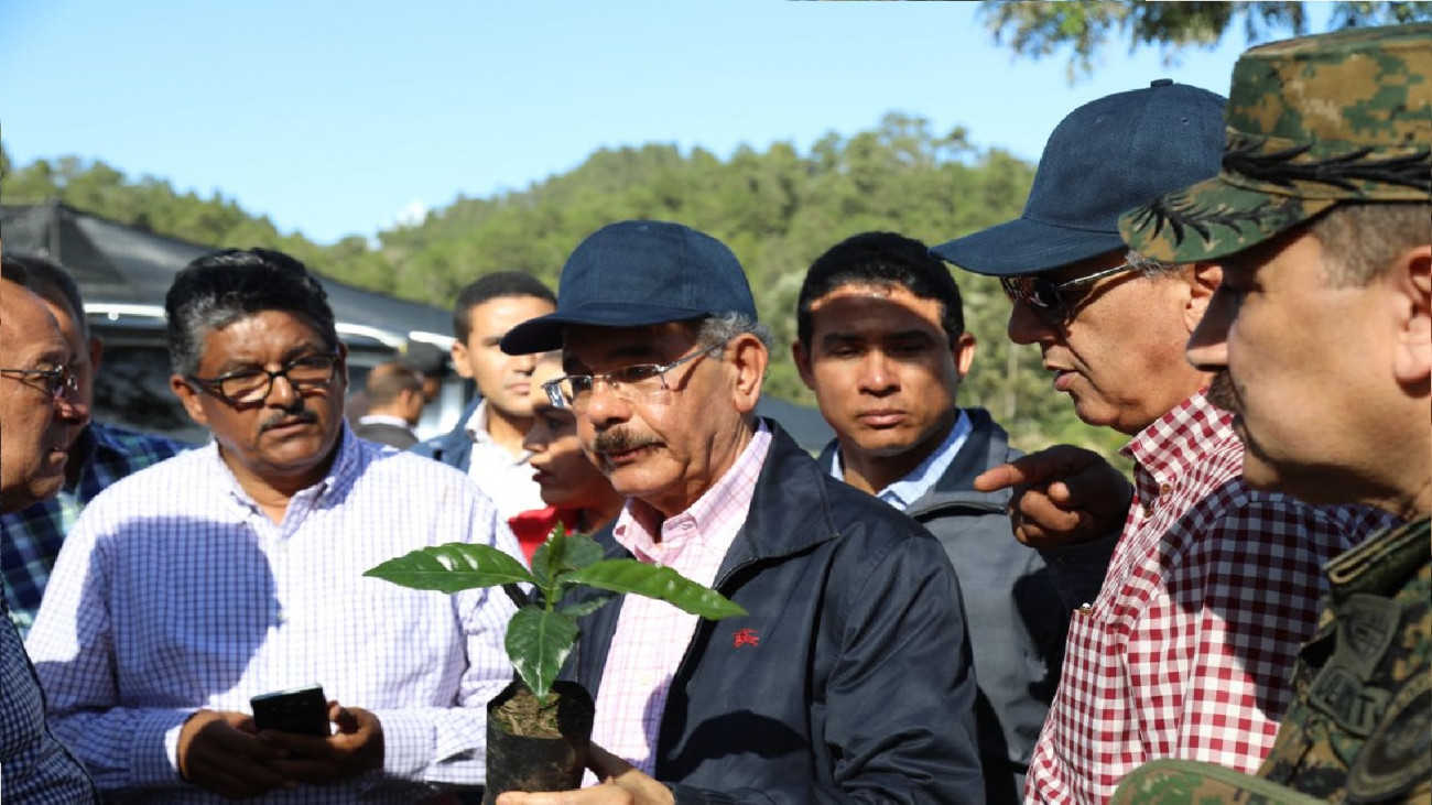 Danilo Medina en el campo