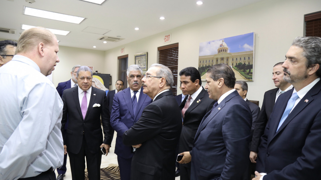 Danilo se reúne con empresarios dominicanos en Jamaica. Agenda continúa este martes en Montego Bay