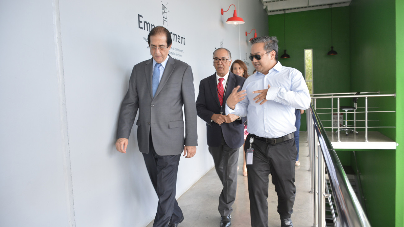 Gustavo Montalvo visita centros de innovación en Parque Cibernético