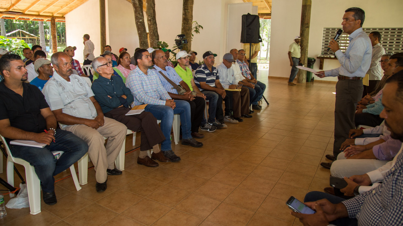 El viceministro de Producción y Desarrollo Comunitario del MINPRE, Juan Pumarol en revisita 256