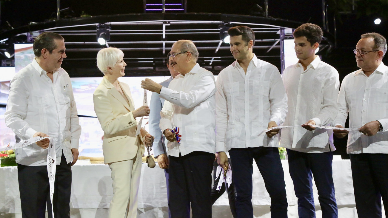 Danilo Medina asiste a la apertura formal de Lopesan Costa Bávaro Resort, Spa & Casino.