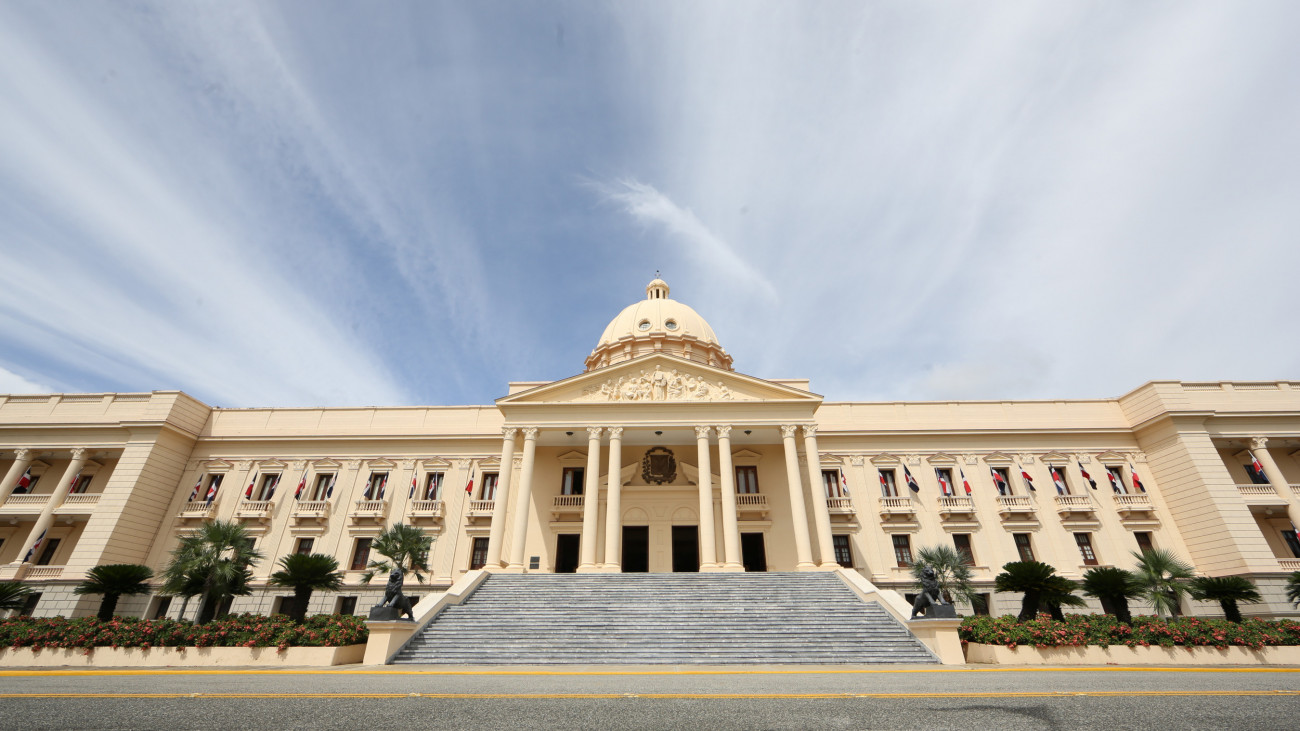 Fachada frontal Palacio Nacional, República Dominicana