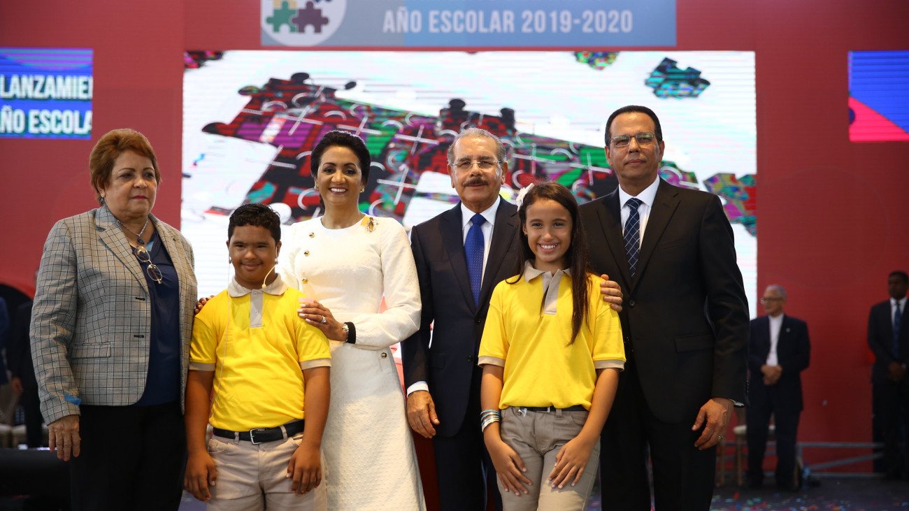 Danilo y Candida dan inicio al año escolar 2019 en Santiago 