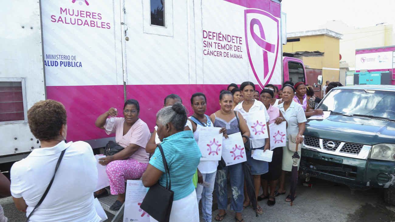 Mujeres reciben atenciones médicas