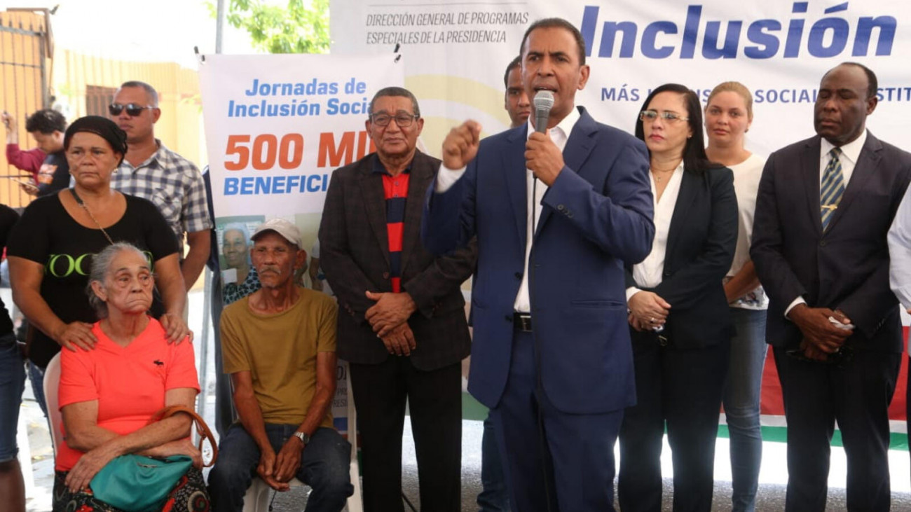 Domingo Contreras, director de la DIGEPEP, durante jornada de inclusión social realizada en Cristo Rey.