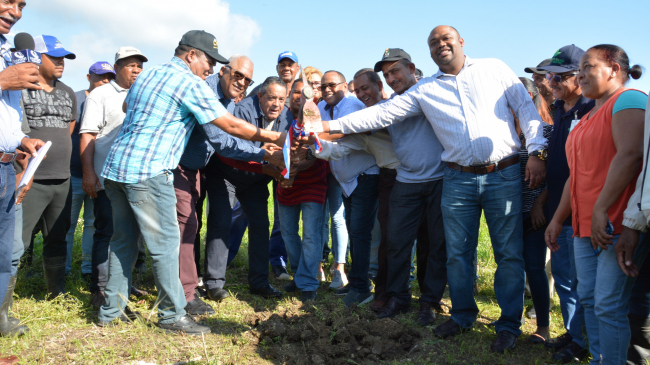 Director general del IAD, Emilio Toribio Olivo, deja iniciada la obra