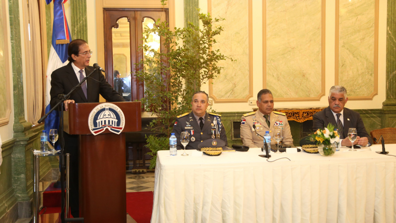 Ministro de la Presidencia, Gustavo Montalvo, encabeza reunión