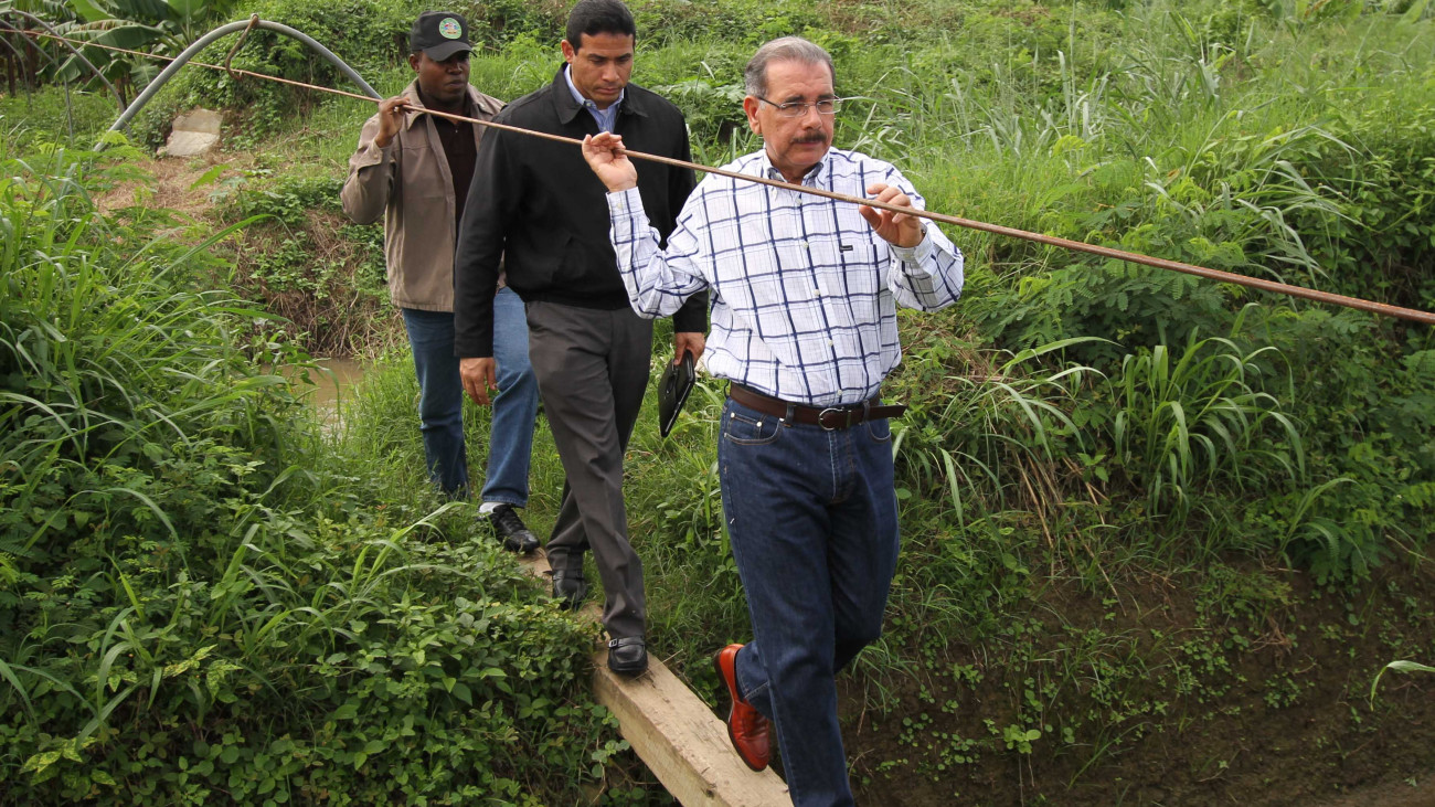 Danilo Medina en el campo