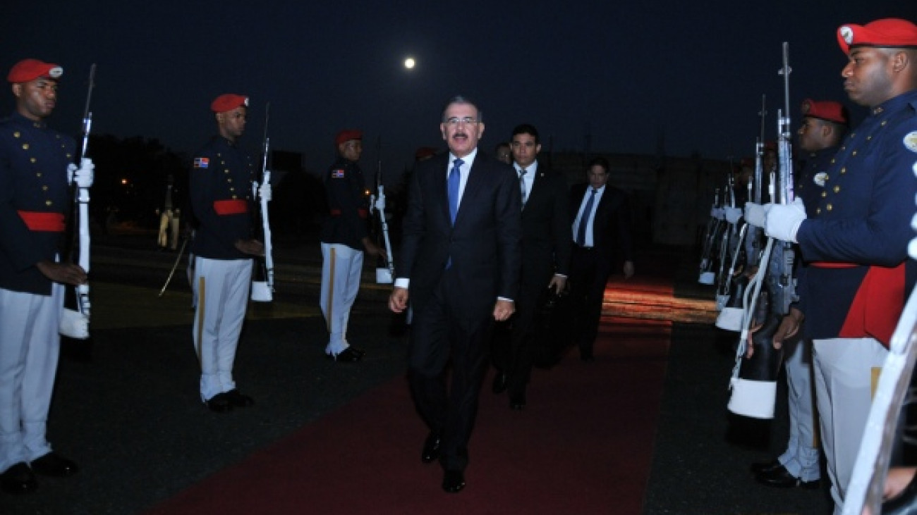 Danilo Medina sale a Costa Rica