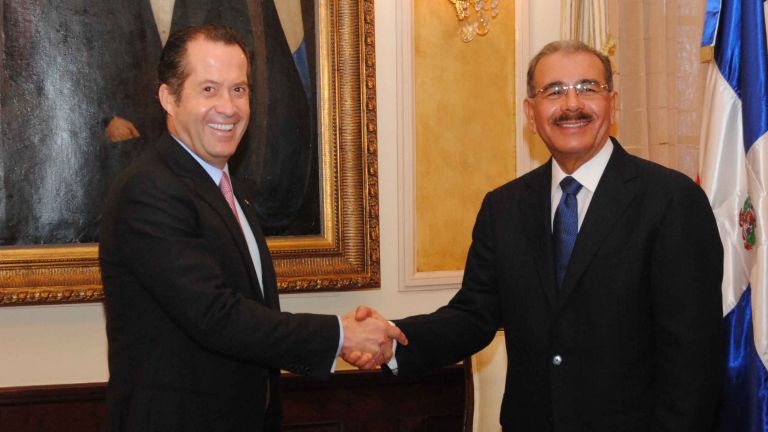 Danilo Medina y Juan Carlos Escotet, presidente  ejecutivo del Banesco Banco Universal
