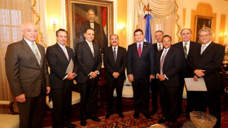 Danilo Medina con directivos de la Cámara Américana de Comercio  