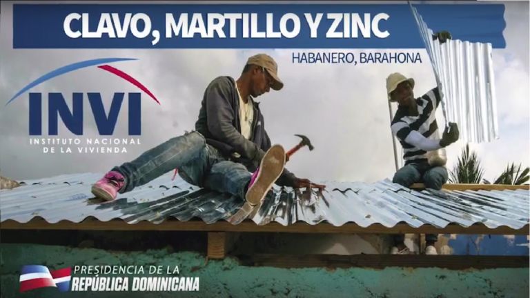 Clavo, martillo y zinc