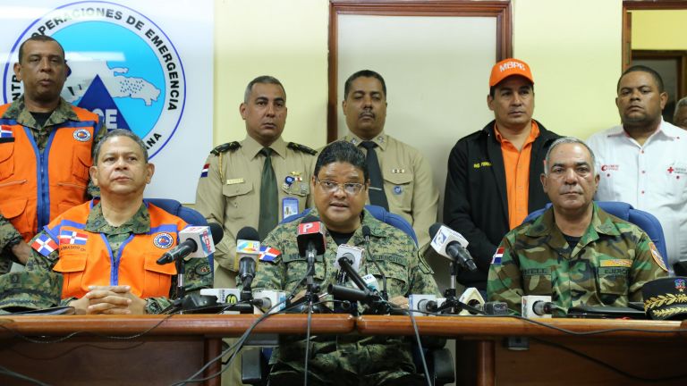 Personal del COE en rueda de prensa