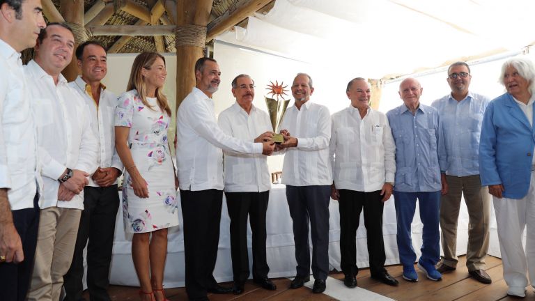 Danilo Medina recibe reconocimiento como "Presidente Turismo"