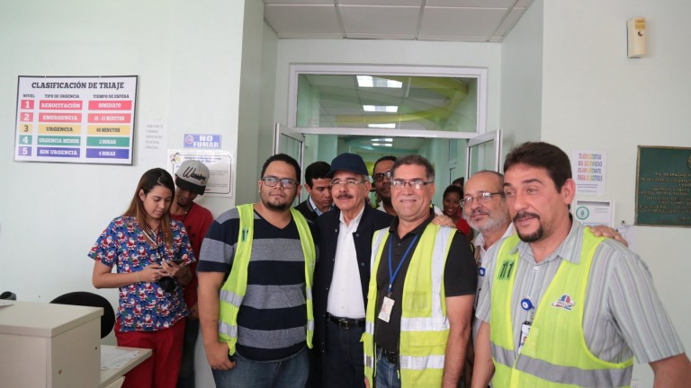 Danilo supervisa avances hospitales José María Cabral y Arturo Grullón y Morillo King