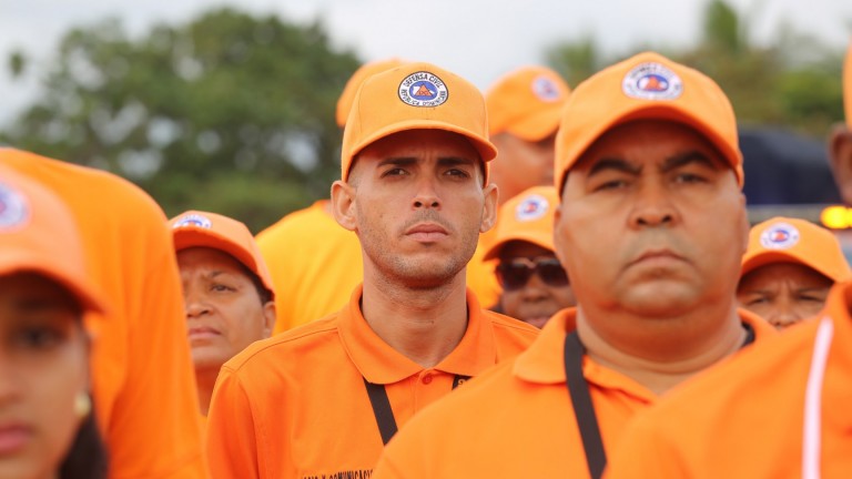 Jóvenes voluntarios del COE