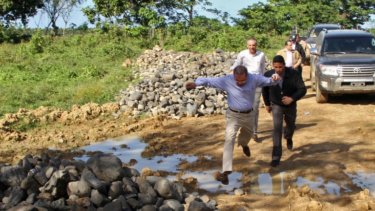 Danilo Medina salta charco