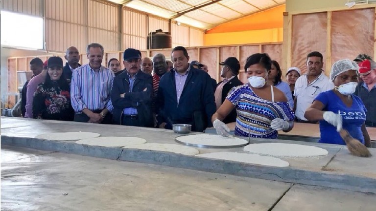 Danilo Medina en planta de casabe