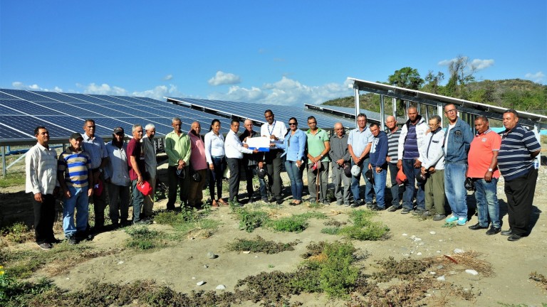 En Baní, 159 productores reciben proyecto de irrigación fruto de Visita Sorpresa; EGEHID entrega