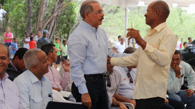 Danilo Medina y productores de Pitahaya 