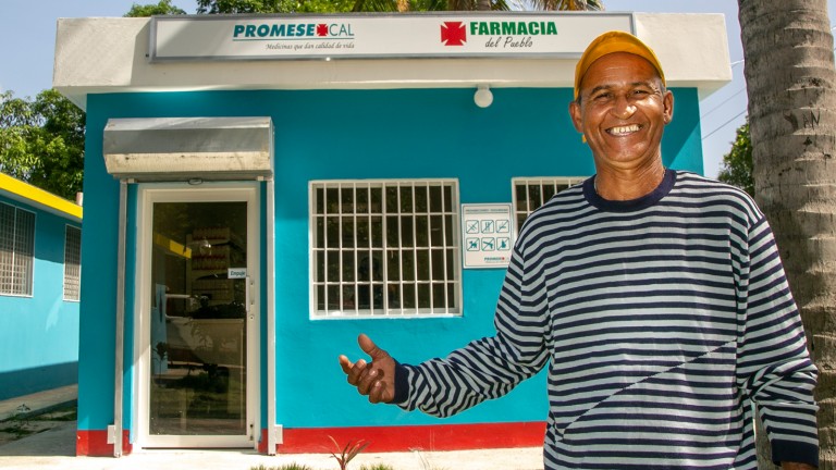 Una Farmacia del Pueblo en Pedernales