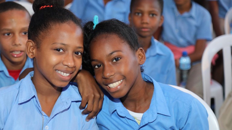 Estudiantes y maestros de Villa Altagracia reciben liceo y escuela básica con Jornada Escolar Extendida