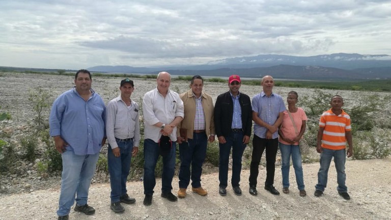 De la mano con productores dominicanos, CEI-RD e IAD recorren suroeste para expandir exportaciones del país